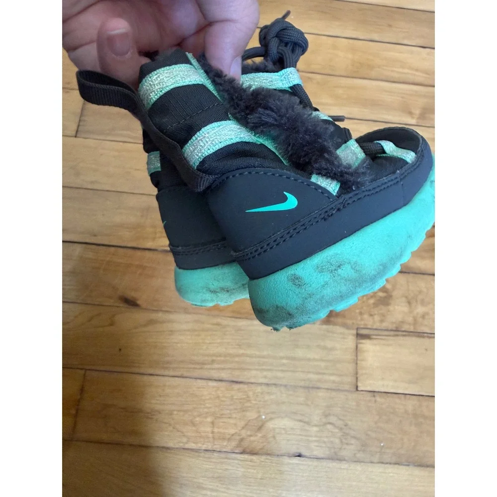 Nike Roshe One Hi Sneakerboots Girls Fur lined grey and teal youth‎